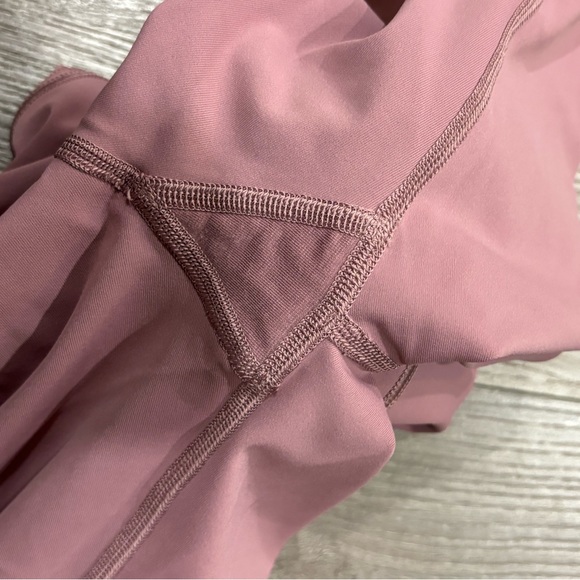 Lululemon Size 4 Legging Pink Cropped Mauve Love Knot Activewear Run Yoga Women - Picture 7 of 9
